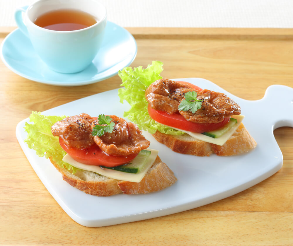 なっと肉のミニオープンサンド